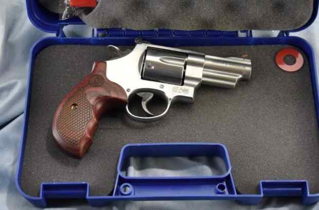 S&amp;W Smith &amp; Wesson 629-6 DELUXE .44 magnum 3&quot; barr